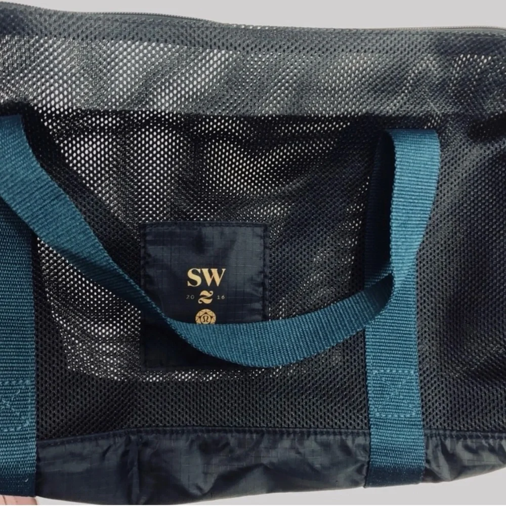 Lululemon Blue Mesh Men's Duffel Bag Gym Travel Men’s 11” x 18”